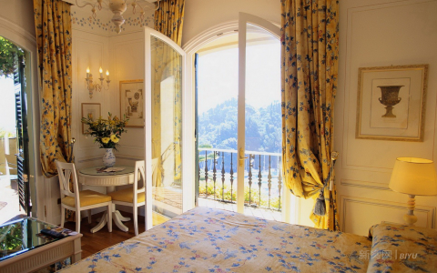 复合木地板可以用水拖地吗?不懂这些保养知识很吃亏,这样清洁是正途!