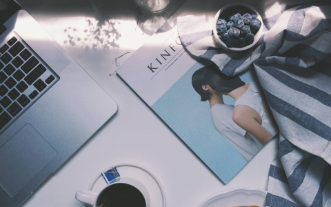 家里玻璃裂了怎么办？玻璃裂缝修复最佳方法，DIY修复步骤详解！