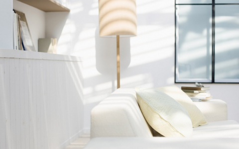 指纹锁充电要把电池拿出来吗？90%的人都搞错了， 电池取放与充电方式的科学选择！